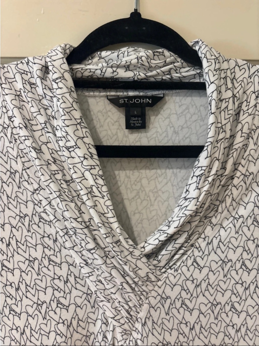 St. John White Short Sleeve V-Neck Top with Black Abstract Print - Picture 3 of 7